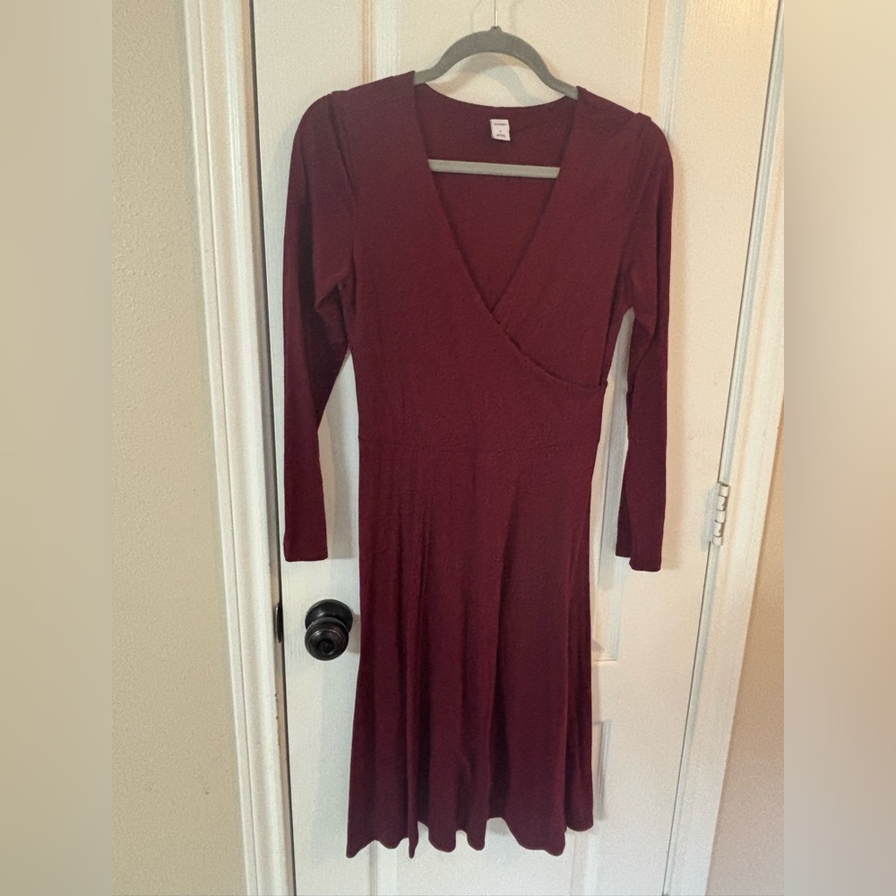 V Neck Burgundy Long Sleeve Fitted Midi Dress Women’s‎ size small Old Navy